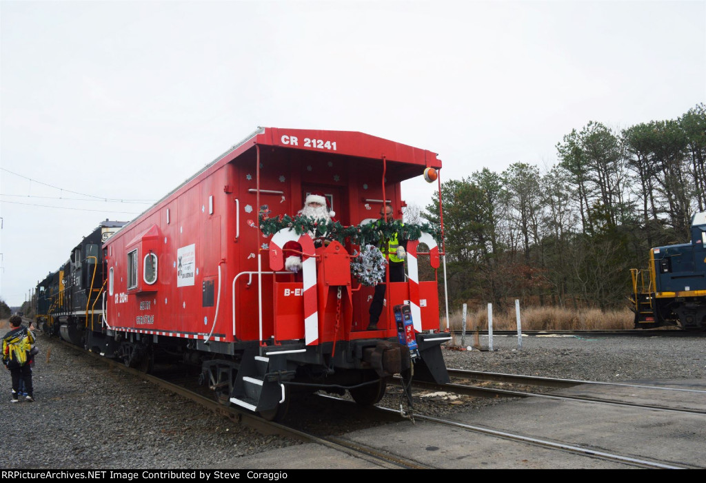 Santa Poses for this railfan!!!!
